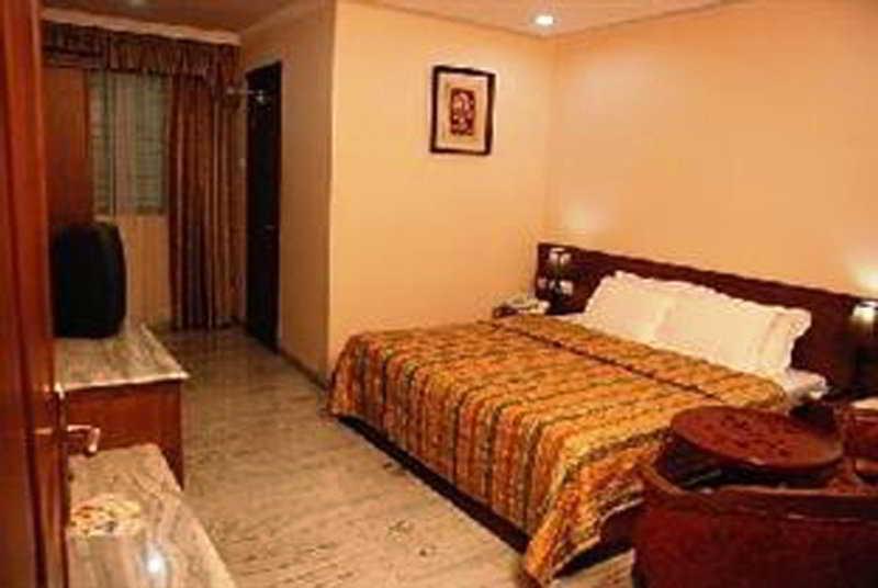 Hotel Grand Seasons Kochi Exterior foto